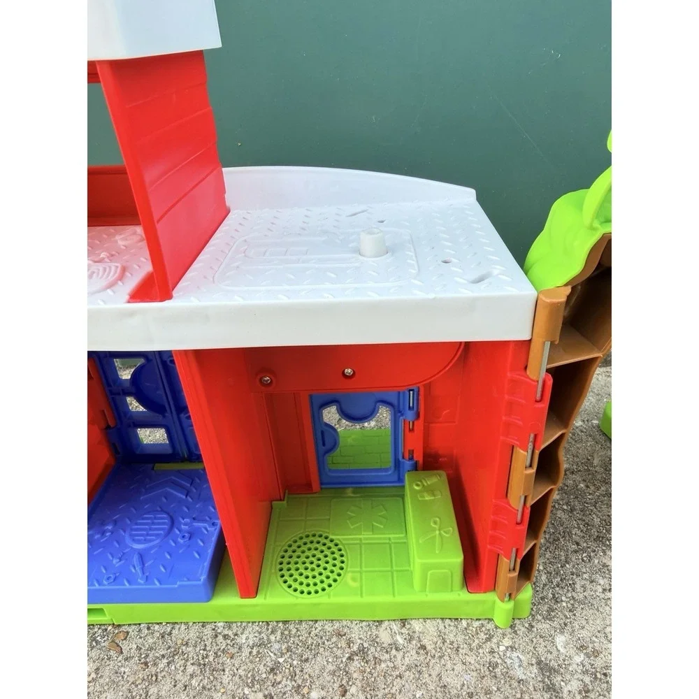 Little People Animal Resuce Adoption Center Vet Hospital Playset by Fisher Price